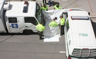 La madre de la menor de edad tuvo que ser internada luego del impacto que le produjo la noticia Colprensa