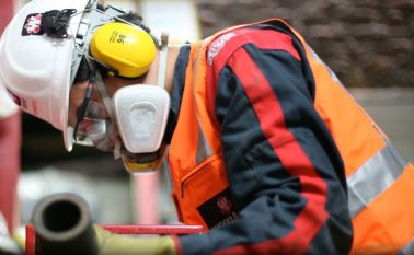 Con esta medida se busca prevenir las lesiones y enfermedades causadas por las condiciones de trabajo a las cuales están expuestos los empleados”, señaló Álvaro Vélez, presidente de Positiva Compañía de Seguros. Internet