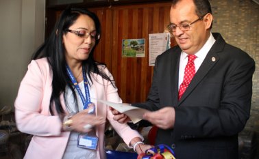El rector de la universidad de Pamplona, recibió las bicicletas que fueron donadas a la institución de educación superior y para el uso de los estudiantes. Roberto Ospino