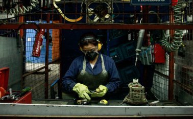 Debe enfocarse en mejorar la relación entre empleados y empleadores. Colprensa