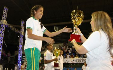 Con la presencia de la directora de Coldeportes, Clara Luz Roldán, fueron clausurados los Juegos por la Paz en el municipio de Ocaña. Javier Sarabia