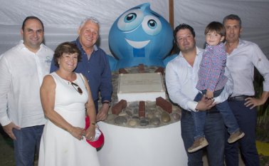 El Director General de Corponor, Gregorio Angarita Lamk; el alcalde de Cúcuta, César Rojas Ayala; Beatriz de Gil, René Gil, Renato Gil y Oscar Parra. Cortesía