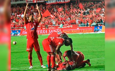 Los rojos le pusieron fin a cinco años de pesadillas. El 2017 los espera donde nunca debieron salir: la A. Colprensa