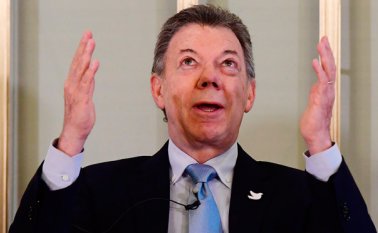 El presidente Juan Manuel Santos es considerado como una persona con pocos dotes para la comunicación, pero le reconocen su enorme capacidad para manejar las crisis. Lograr la paz fue un empeño que se propuso desde que llegó a la Presidencia y que lo enfrentó a las élites. AFP