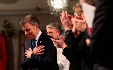 En su discurso, el presidente Juan Manuel Santos dijo que en el mundo hay una guerra menos, la de Colombia. AFP