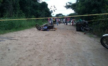 Dos motocicletas se estrellaron en la vereda Los Reyes, en el corregimiento de Buena Esperanza. La Opinión