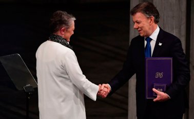 El mandatario, que este sábado recibió el Premio Nobel de Paz, jamás contempló como posible la pérdida del plebiscito que decidió hacer para refrendar los acuerdos con la Farc. AFP