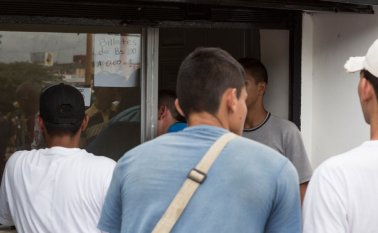 Las casas de cambio del centro de Cúcuta se negaron a recibir los billetes de 100 bolívares, lo que afectó a muchos venezolanos que atravesaron el puente fronterizo para abastecerse de alimentos y productos básicos. Juan Pablo Cohen