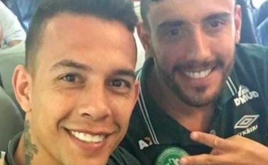 El defensor Alan Ruschel y el arquero Danilo Padilha fueron rescatados con vida del lugar del accidente.  Colprensa
