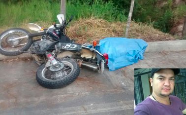 El cadáver quedó tendido junto a la motocicleta de la víctima. Las autoridades adelantan las investigaciones para esclarecer este nuevo crimen que se registró en la vía que de Ocaña conduce a Convención. Cortesía