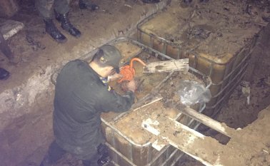 Las caletas estaban debajo de escombros, con el fin de que no fueran fácilmente detectadas. Policía Nacional