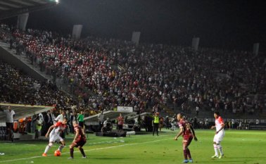 En el partido de ida de la final, la asistencia al estadio fue masiva. @SantaFe