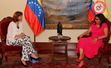 María Ángela Holguín y Delcy Rodríguez. Colprensa