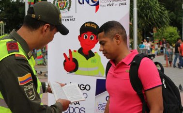 El Cógido de Policía multará a los ciudadanos que realicen actividades comerciales en el espacio público y obstruyan la movilidad. Orlando Carvajal