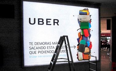 Valla publicitaria de Uber. Colprensa