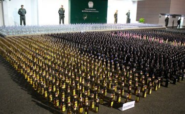 Las autoridades reforzaron los controles para evitar que en las fiestas de Navidad y Fin de Año se comercialice licor adulterado o de contrabando. Cortesía