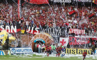 El estadio General Santander es el escenario para la fiesta que tienen preparada esta noche los hinchas del Cúcuta Deportivo. La entrada es gratis pero todas las personas deberán presentar la boleta. Archivo La Opinión