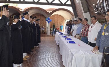 Los docentes asisten de dos a tres veces por semana para capacitarlos. Cortesía