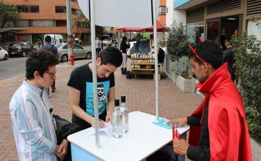 Recomiendan comprar el licor en sitios certificados. Colprensa