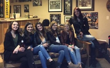 Encuentre las piernas de las 6 mujeres. Tomada de Internet