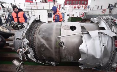 Cinco días después de la catástrofe aérea, los buzos e investigadores rusos terminaron la “fase principal” de búsqueda y extrajeron del mar “todo lo vinculado al siniestro del avión”, quedando sólo por recuperar pequeñas partes del aparato y fragmentos de cadáveres. AFP