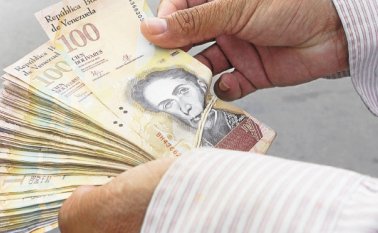 Billetes de 100 bolívares. Archivo