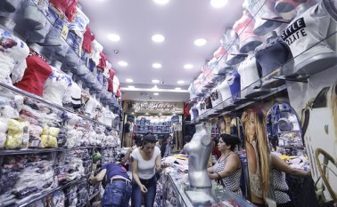 Los trabajadores colombianos tendrán que ajustar los gastos a partir del primero de enero; sin embargo, la aplicación del IVA del 19% solo será obligatorio desde el primero de febrero. Colprensa