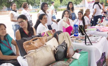 Las mujeres realizaron una muestra de sus unidades productivas y esperan el aporte de capital semilla por parte de la Gobernación. Alfredo Estévez