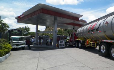 Voceros de Norte de Santander aseguraron que volver a depender de Venezuela para el suministro de combustible sería un paso hacia atrás. Archivo