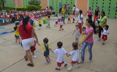 Los niños del centro de desarrollo infantil Trigal de la Felicidad (Cúcuta), fueron exaltados por la experiencia ‘Explorando me divierto entre cuento y cuento’, la cual permitió que tutores, niños y padres de familia trabajaran en conjunto por la formación integral de los menores. Archivo