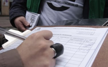 En los próximos días comenzará en el país la recolección de firmas para solicitar la reducción de los salarios de los congresistas. Archivo