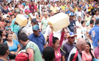Quienes vendían gasolina ilegal en las calles de Cúcuta harán parte de los programas de reconversión sociolaboral Archivo