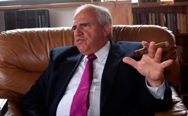 Samper calificó de "mundo al revés" la promesa de Trump de castigar con altos aranceles productos que vienen del sur desgravados en aplicación de los tratados vigentes de libre comercio. Archivo