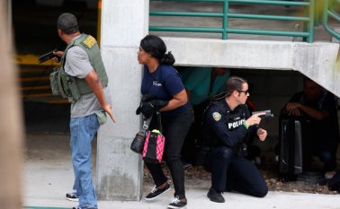 El atacante disparó a al menos 13 personas. Ocho que están siendo tratadas en hospitales. AFP