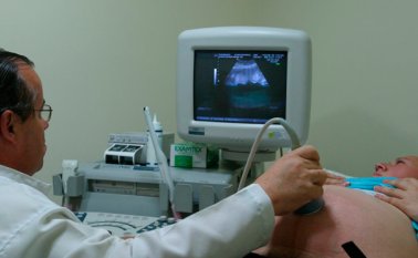 El Gobierno amplió a 18 semanas, es decir, cuatro meses y medio, la cicencia de maternidad, una desición que ha generado polémica en algunos gremios como Fenalco, que se ha manifestado en contra de la medida. Colprensa
