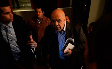 Jesús Torrealba, secretario ejecutivo de la coalición Mesa de la Unidad Democrática, MUD, participa en los diálogos con el gobierno de Nicolás Maduro. AFP