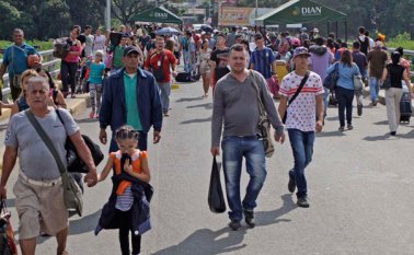 Pese a la presencia de casetas y de funcionarios colombianos, los extranjeros entran y salen sin mayores controles. En ocasiones, a nadie le exigen documentos de identidad ni le revisan el equipaje. Mario Caicedo