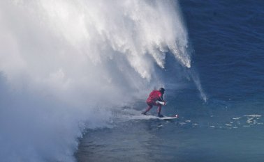 Marcelo Luna cruzó el Atlántico a los 30 años para encontrar en el surf una salida a su oscuro pasado en medio de drogas y violencia. AFP