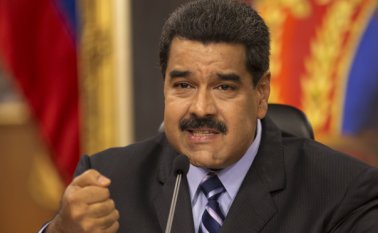 El Tribunal Supremo de Justicia (TSJ), acusado por la oposición de servir al chavismo, publicó una nota para aclarar que la Asamblea "no tiene facultad para destituir" a Maduro, quien, añadió, está "en ejercicio de sus atribuciones constitucionales". AP