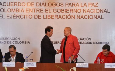 El conflicto armado colombiano, en el que también participaron otras guerrillas, paramilitares y agentes estatales, dejó al menos 260.000 muertos, 60.000 desaparecidos y 6,9 millones de desplazados. AFP