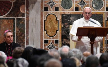 Para el papa, el terrorismo fundamentalista es fruto de una grave miseria espiritual y la misericordia y la solidaridad es lo que mueve a la Santa Sede y a la Iglesia católica en su compromiso decidido por solucionar los conflictos. AFP