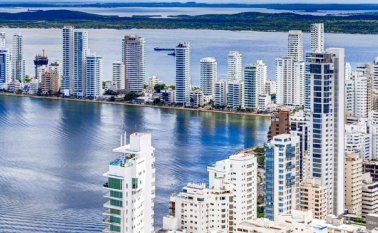 A nivel mundial, la comunidad LGTBI mueve más de 24.600 millones de dólares en turismo. En Colombia, hay más de 20 hoteles certificados ante la Cámara de Comercio LGTBI, como lugares libres de discriminación.  Colprensa
