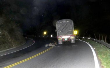 Las autoridades de Tránsito de Santander fueron las encargadas de hacer la inspección en el lugar del accidente y el levantamietno del cuerpo. Colprensa