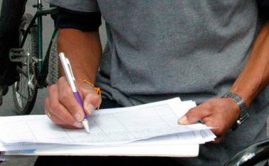 Se deberán reunir al menos 54 mil firmas para proceder con los referendos derogatorios de los acuerdos 030 (Alumbrado público) y 040 (Tránsito). Archivo