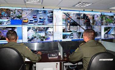 El Presidente Juan Manuel Santos aseguró que "las ciudades que cuentan con cobertura plena de cámaras mejoran radicalmente la seguridad, los ciudadanos se sienten más tranquilos y las autoridades pueden actuar más eficazmente". Colprensa