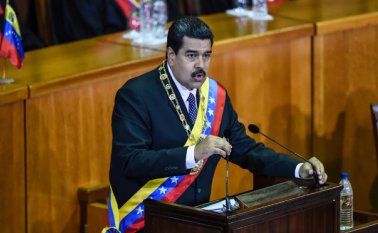El mandatario aseguró que el lunes saldrán "progresivamente" los billetes del nuevo cono monetario, cuyo valor será de 500 a 20.000 bolívares.  AFP