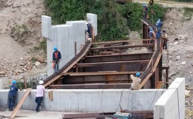 Invías en convenio con Fonade  asignaron 9.300 millones de pesos para adelantar el proyecto de un puente voladizo que costará de un pila central en concreto reforzado que permitirá soportar una estructura metálica y la respectiva capa de asfalto. Cortesía