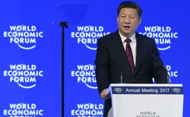 El mandatario chino, Xi Jinping señaló que expandirá el acceso al mercado a inversores extranjeros, “China mantendrá las puertas abiertas y no las cerrará”, precisó. AFP