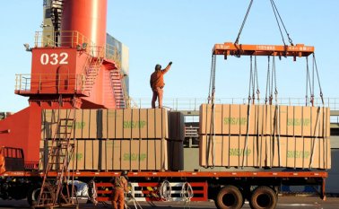 Las restricciones que establecería el nuevo gobierno de estados unidos tienen a la expectativa al comercio mundial y le darían a China la posibilidad de ser la potencia del libre comercio en el mundo. AFP