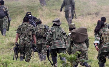 Según la Defensoría, también se habría presentado un ataque de hombres supuestamente pertenecientes a la columna móvil Teófilo Forero de las Farc en contra de un grupo de cinco personas, incluido ‘Mojoso’, en una finca de la vereda Tailandia de San Vicente del Caguán. Colprensa
